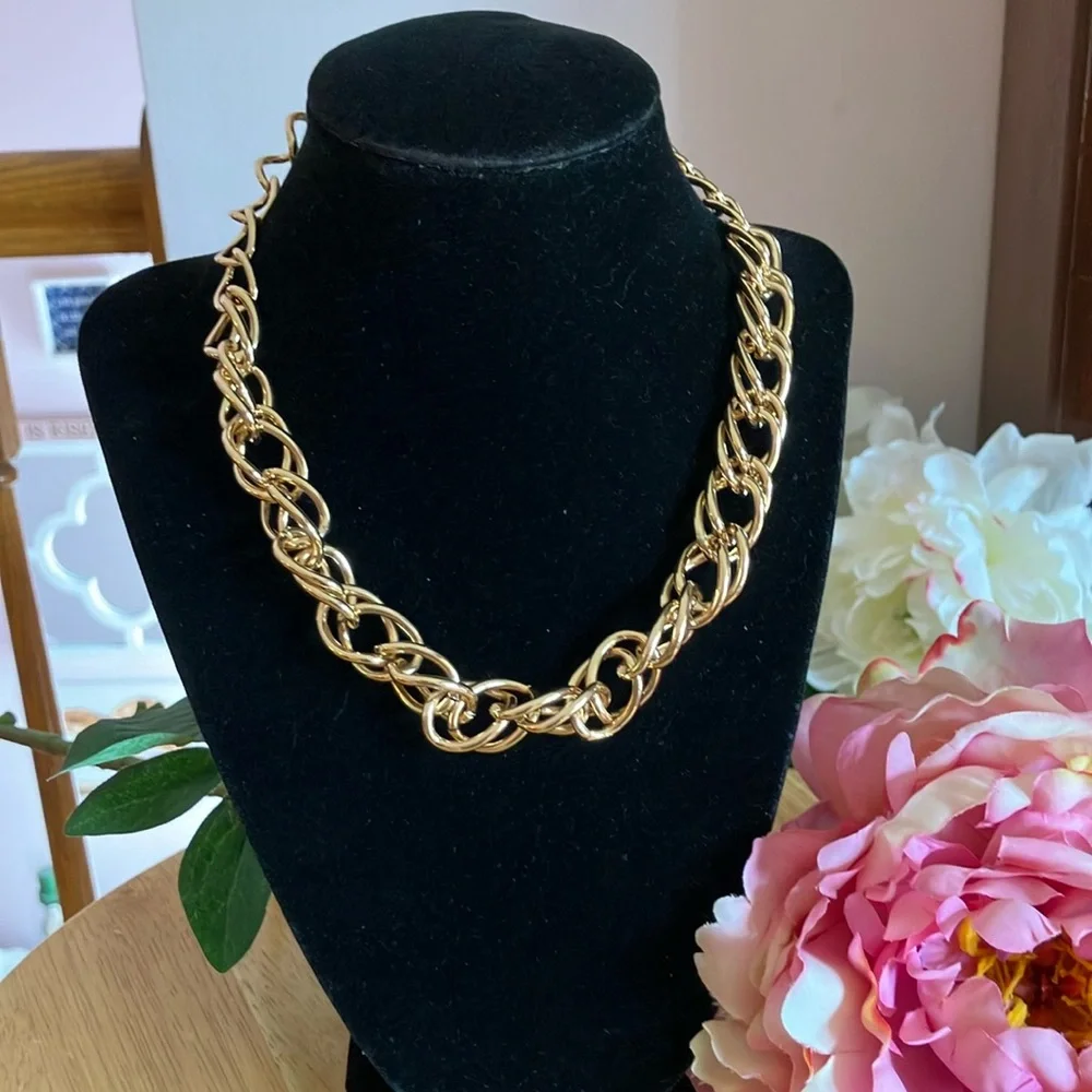 NWT Napier Gold Chunky Chain Necklace - Picture 3 of 7
